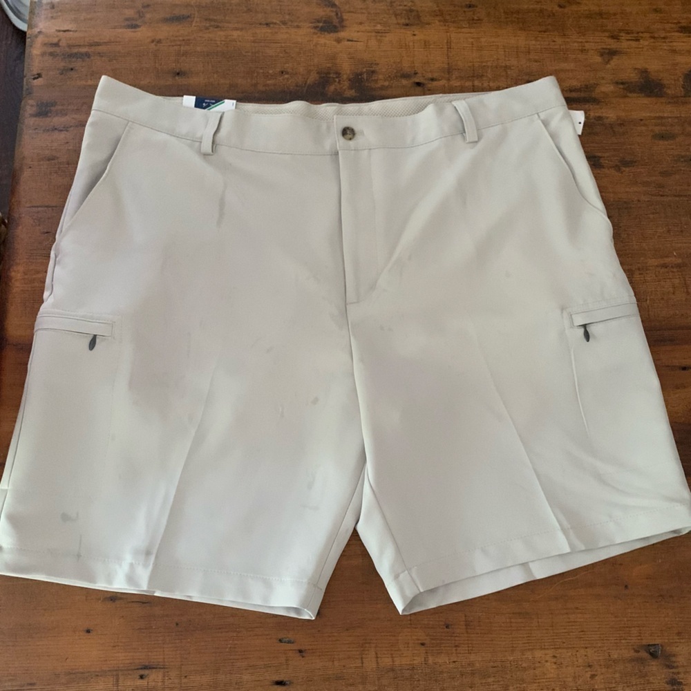 Izod Golf Mens Performance Light Khaki Classic Fit Shorts Sz 42